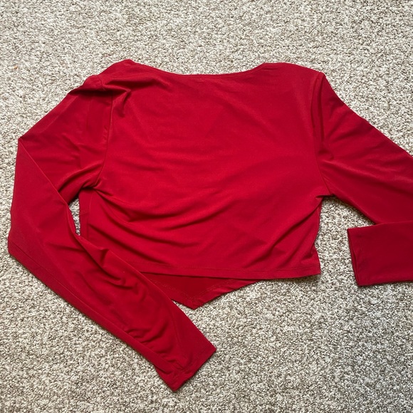 Red long sleeve crop top - Picture 3 of 3